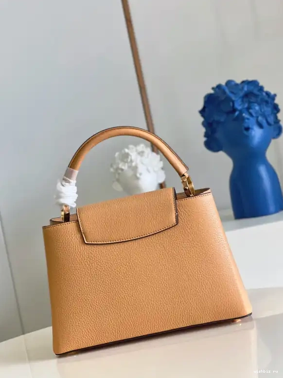 WIS BB CAPUCINES VUITTON LOUIS 0510